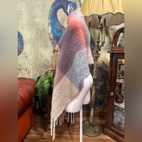 EUC long and wide winter cozy scarf plaid style - Picture 4 of 7